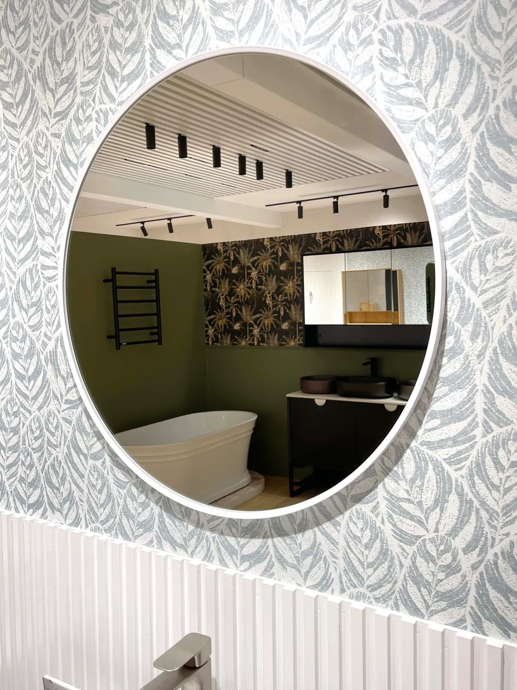 London Matte White Framed Tuffi Mirror - Image 4