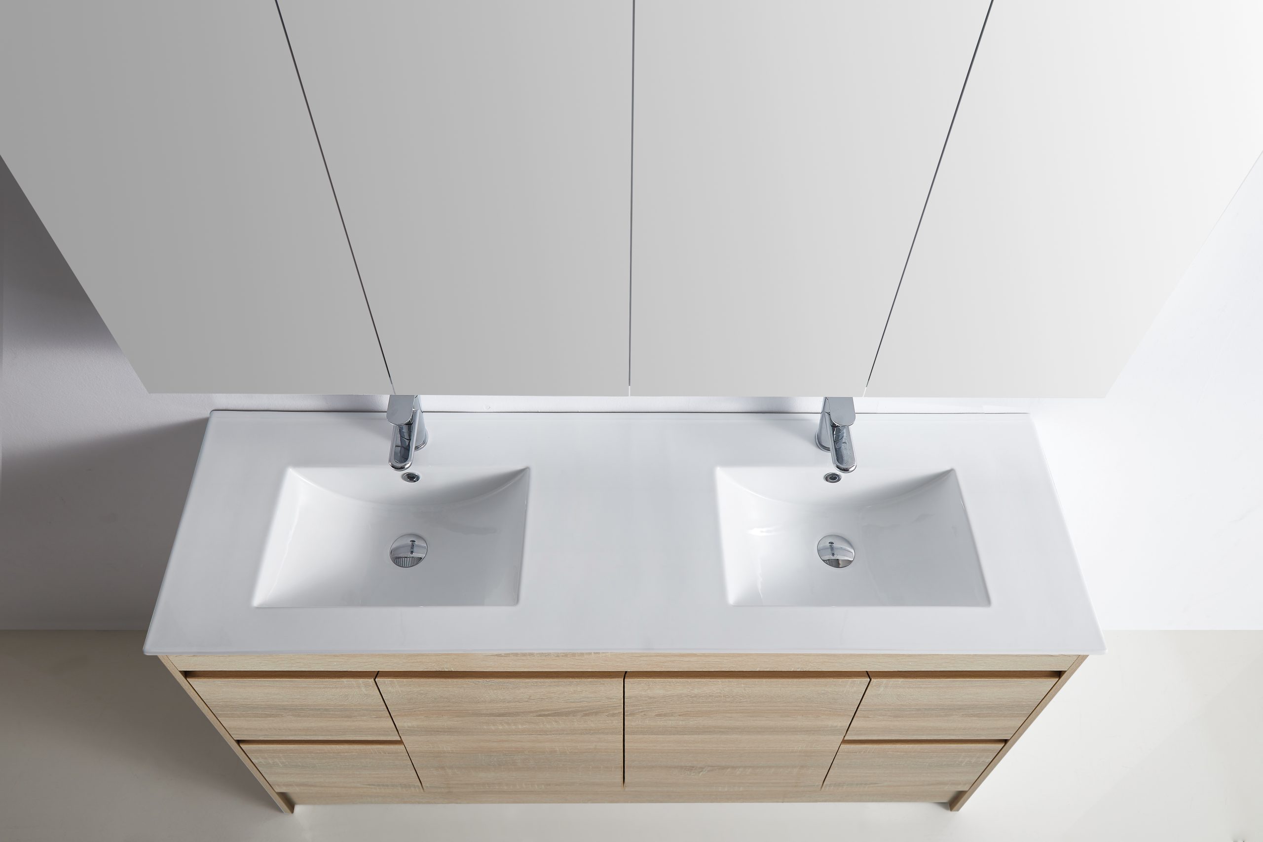 Legna 1500 Oak Shaving Cabinet - Image 5